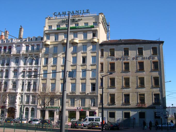 Hôtel Campanile et Hôtel de Nice, place Carnot